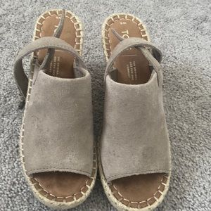 Toms wedges